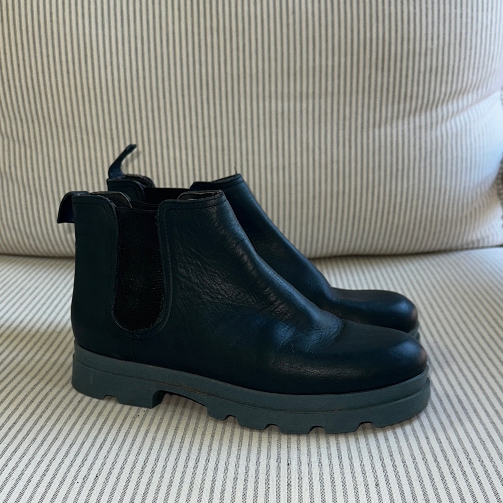 Stylish Navy Chelsey Leather Ankle Boots